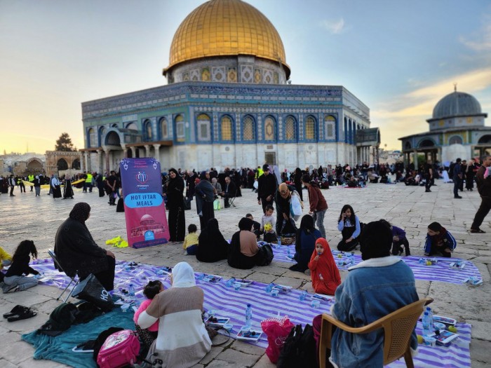 Give Iftar for the Fasting Palestinian Families
